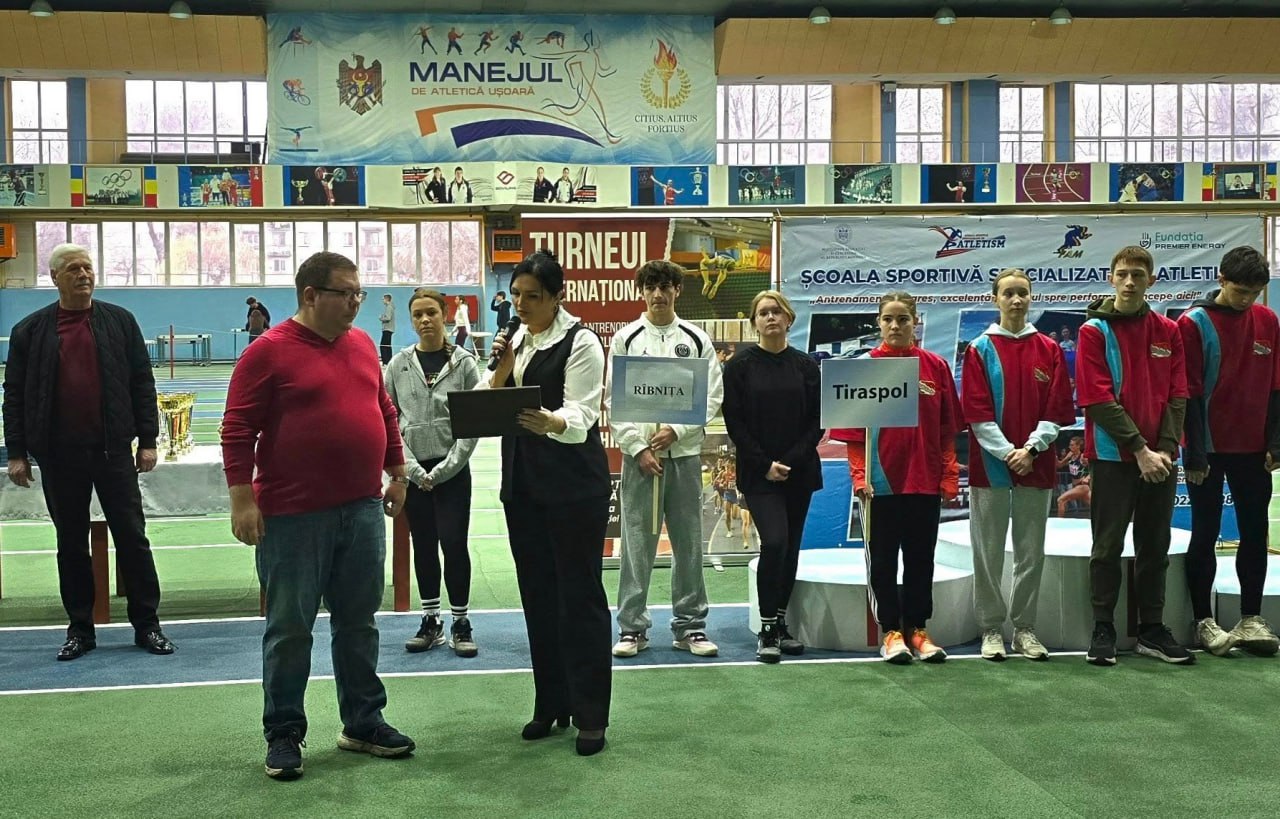 Приднестровские легкоатлеты переместились в манеж