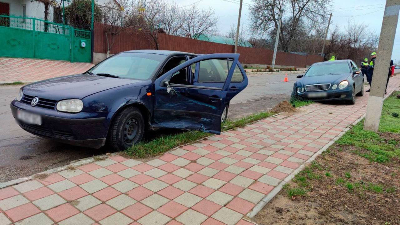 В Дубоссарах попытка обгона закончилась аварией