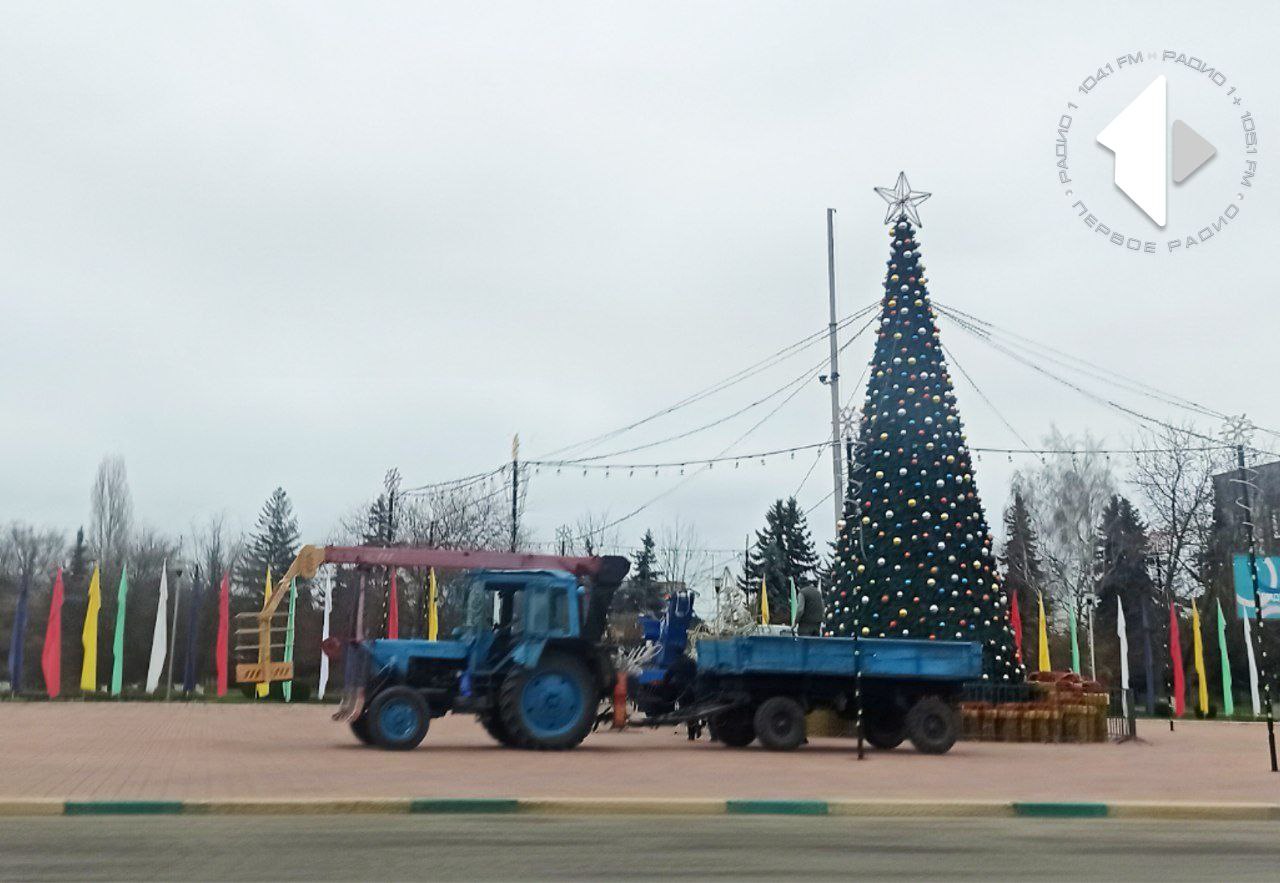 В Дубоссарах украшают площадь