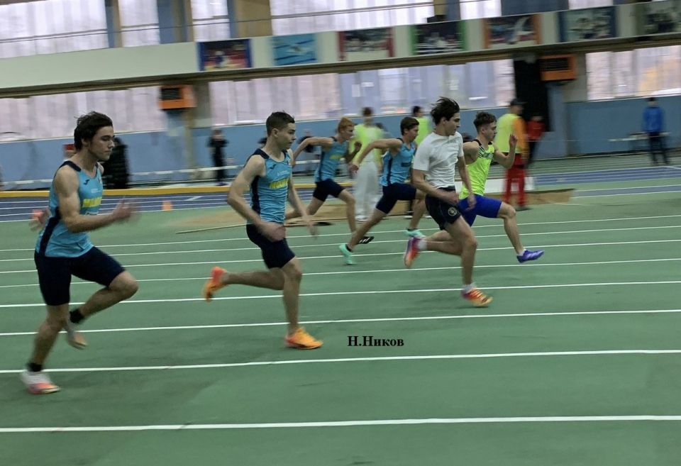 Приднестровские легкоатлеты переместились в манеж Приднестровские легкоатлеты переместились в манеж