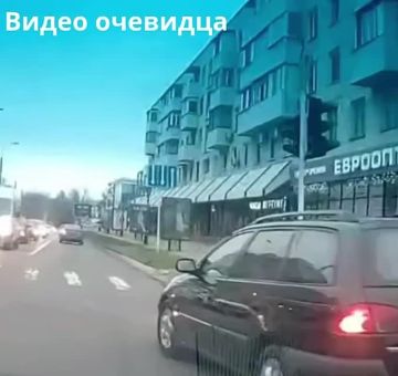 Опасный манёвр на перекрёстке