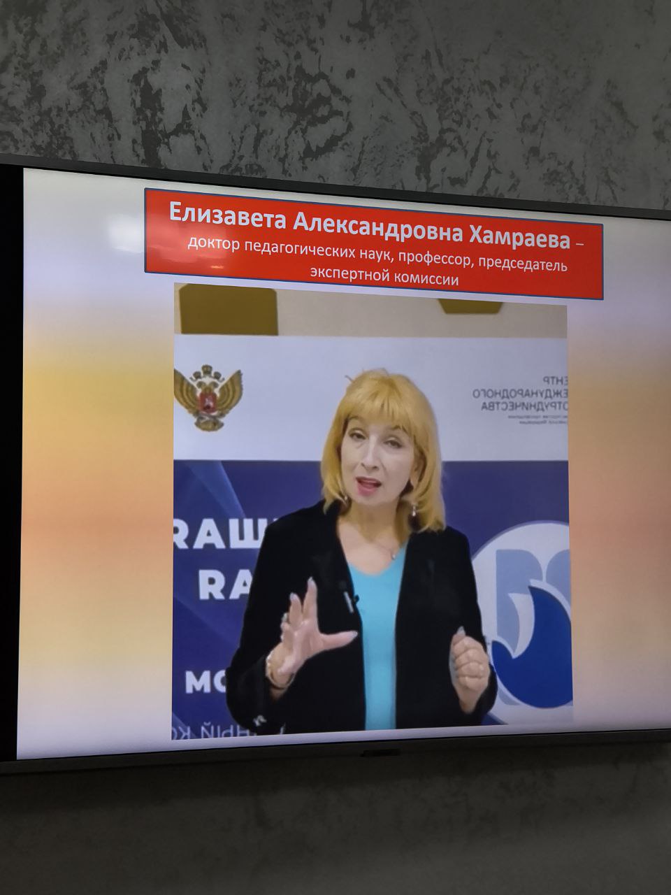 Сегодня глава Госадминистрации Бендер встретился с учителями 15-й школы, которые вернулись с победой из Москвы Сегодня глава Госадминистрации Бендер встретился с учителями 15-й школы, которые вернулись с победой из Москвы