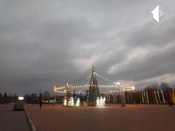 В Дубоссарах на площади тестируют праздничное освещение