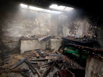 В Каменском районе сгорела пристройка