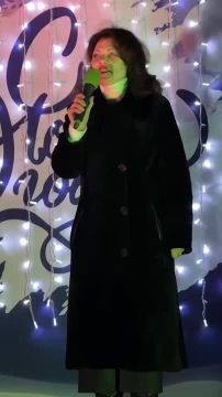 С тёплыми словами приветствия к тираспольчанам и гостям столицы обратилась Глава Тирасполя Илона Тюряева: