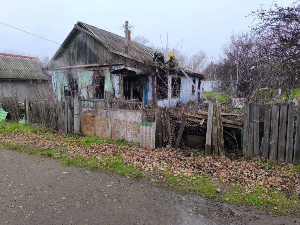 Мужчина поджёг заброшенный дом