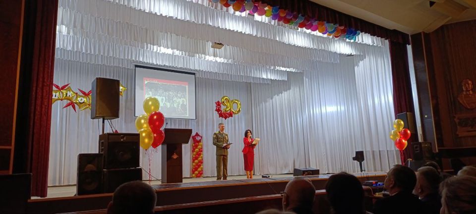 В честь юбилея 11-й школы в столичном Доме офицеров проходит праздничный концерт В честь юбилея 11-й школы в столичном Доме офицеров проходит праздничный концерт