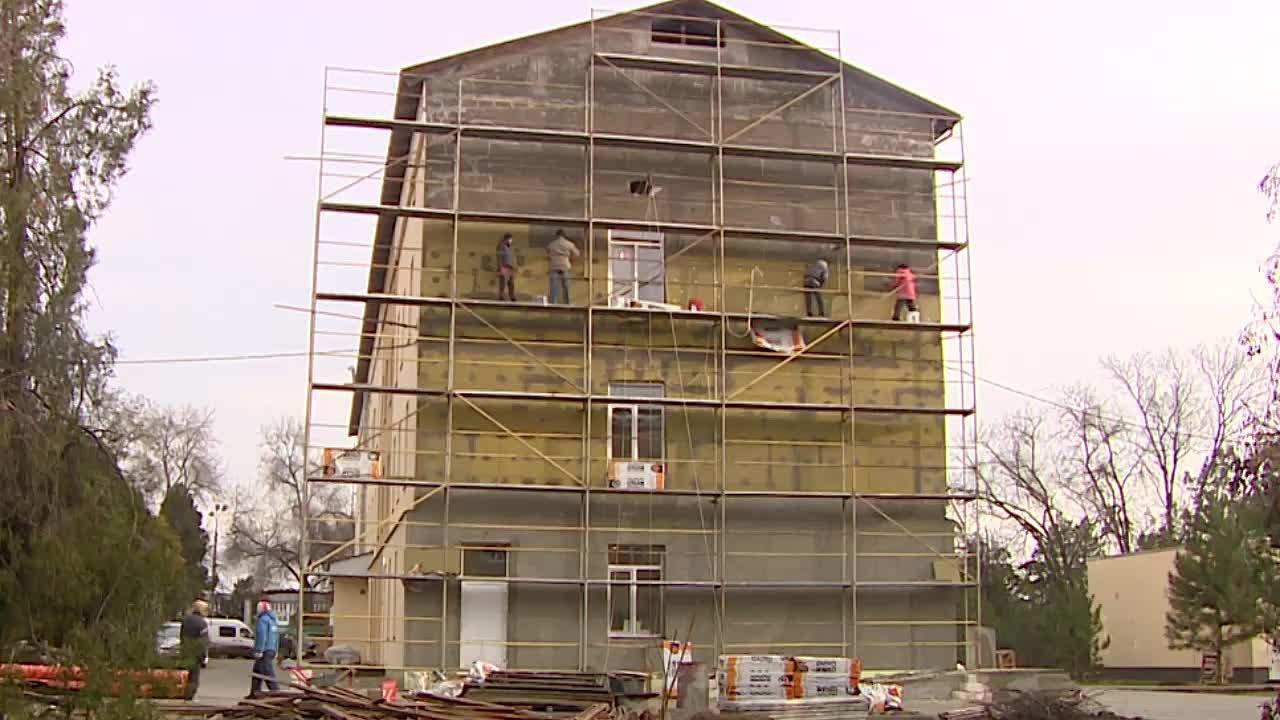 Ремонт инфекционного корпуса в лечгородке закачивается: снаружи здание почти готово, внутри отремонтировали палаты и коридоры