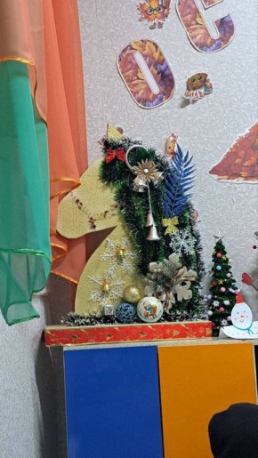 В детских садах уже кипит сезон новогодних поделок