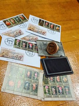 Ёлочные игрушки – на почтовых марках