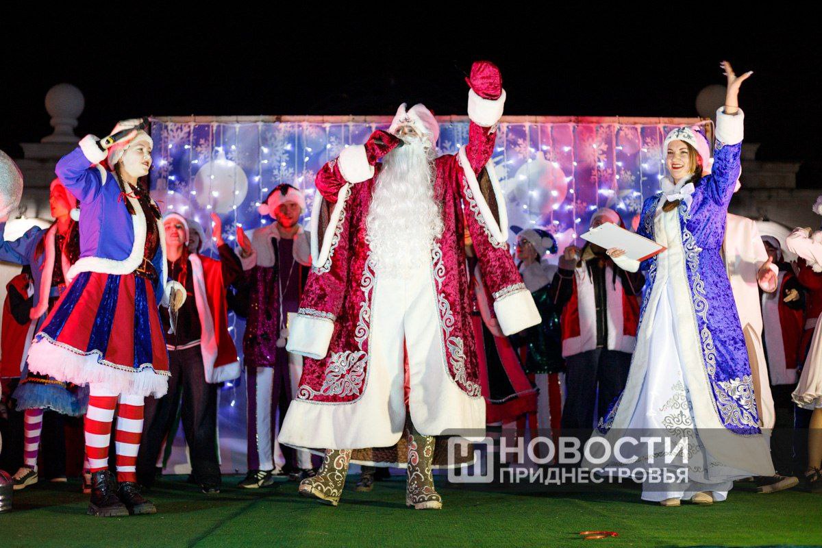 Самые тёплые кадры открытия главной ёлки Тирасполя - в нашем фоторепортаже Самые тёплые кадры открытия главной ёлки Тирасполя - в нашем фоторепортаже