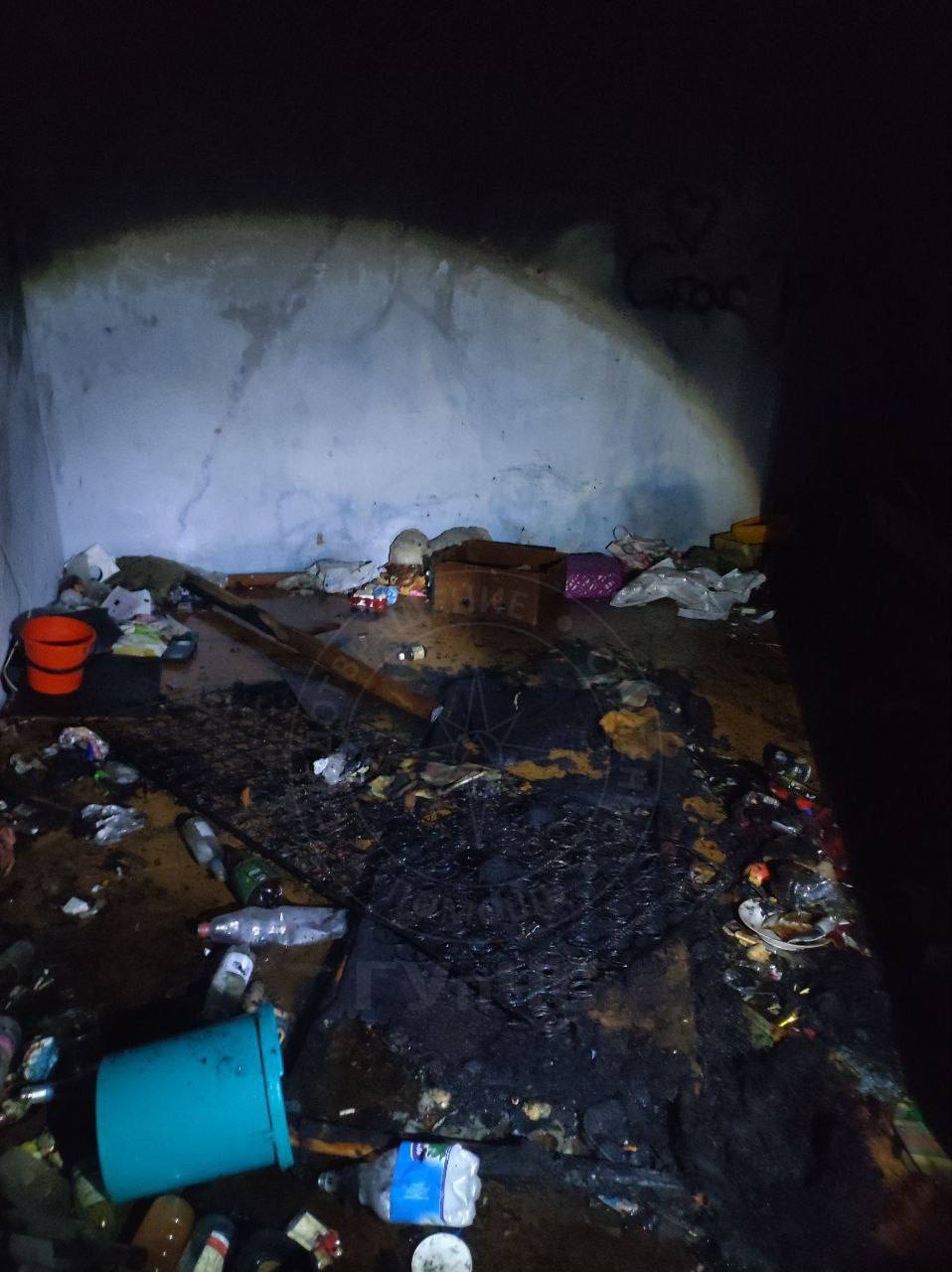 Столичные огнеборцы спасли мужчину из задымлённой квартиры