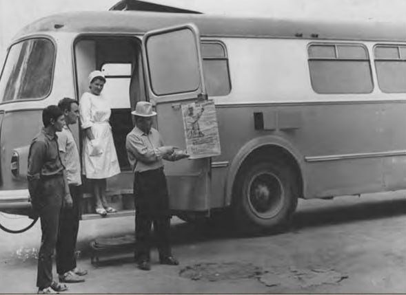 Рентгенкабинет на колёсах. Флюорографическое обследование работников Бендерской мебельной фабрики, 1969 год