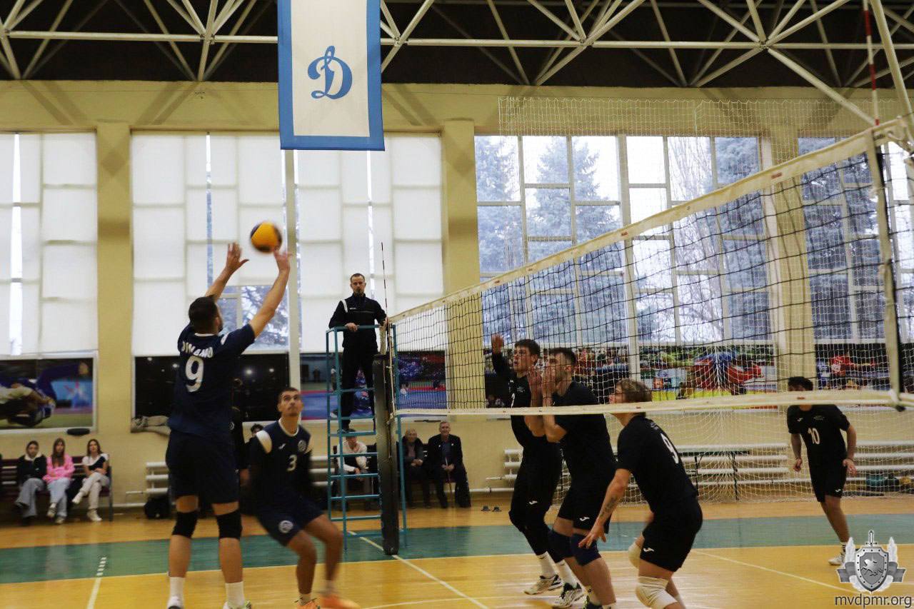 Азарт и борьба на старте чемпионата Азарт и борьба на старте чемпионата