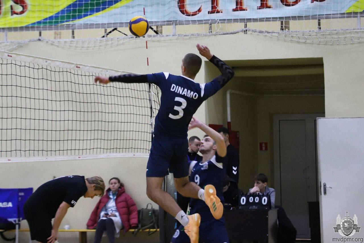 Азарт и борьба на старте чемпионата Азарт и борьба на старте чемпионата