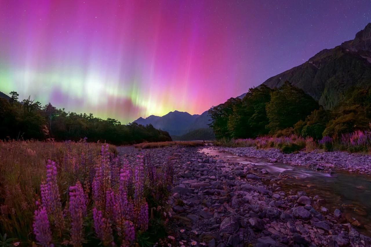 Показаны лучшие кадры северного сияния 2025 года Показаны лучшие кадры северного сияния 2025 года