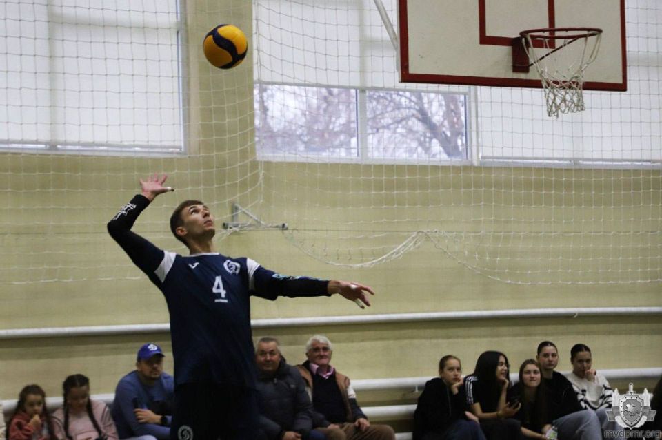 Азарт и борьба на старте чемпионата Азарт и борьба на старте чемпионата