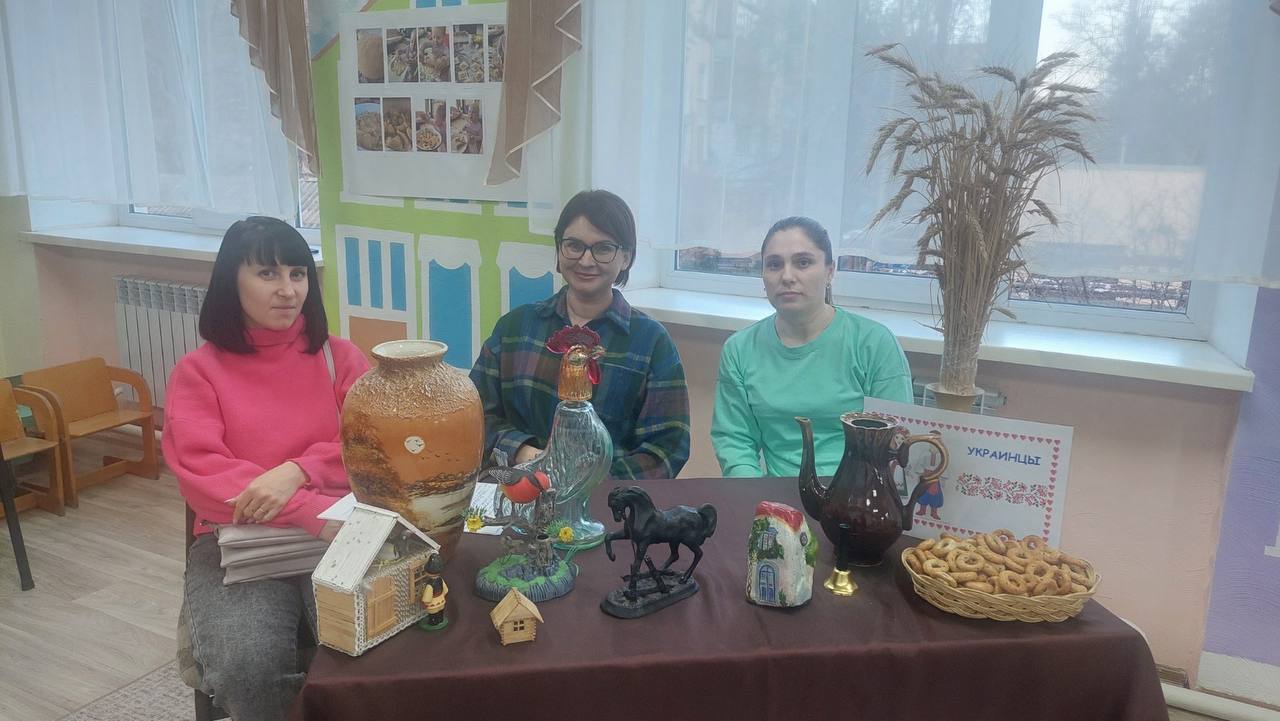 В МОУ «Бендерский детский сад №11» прошла творческая гостиная с родителями на тему «Мы — Приднестровский народ!» В МОУ «Бендерский детский сад №11» прошла творческая гостиная с родителями на тему «Мы — Приднестровский народ!»