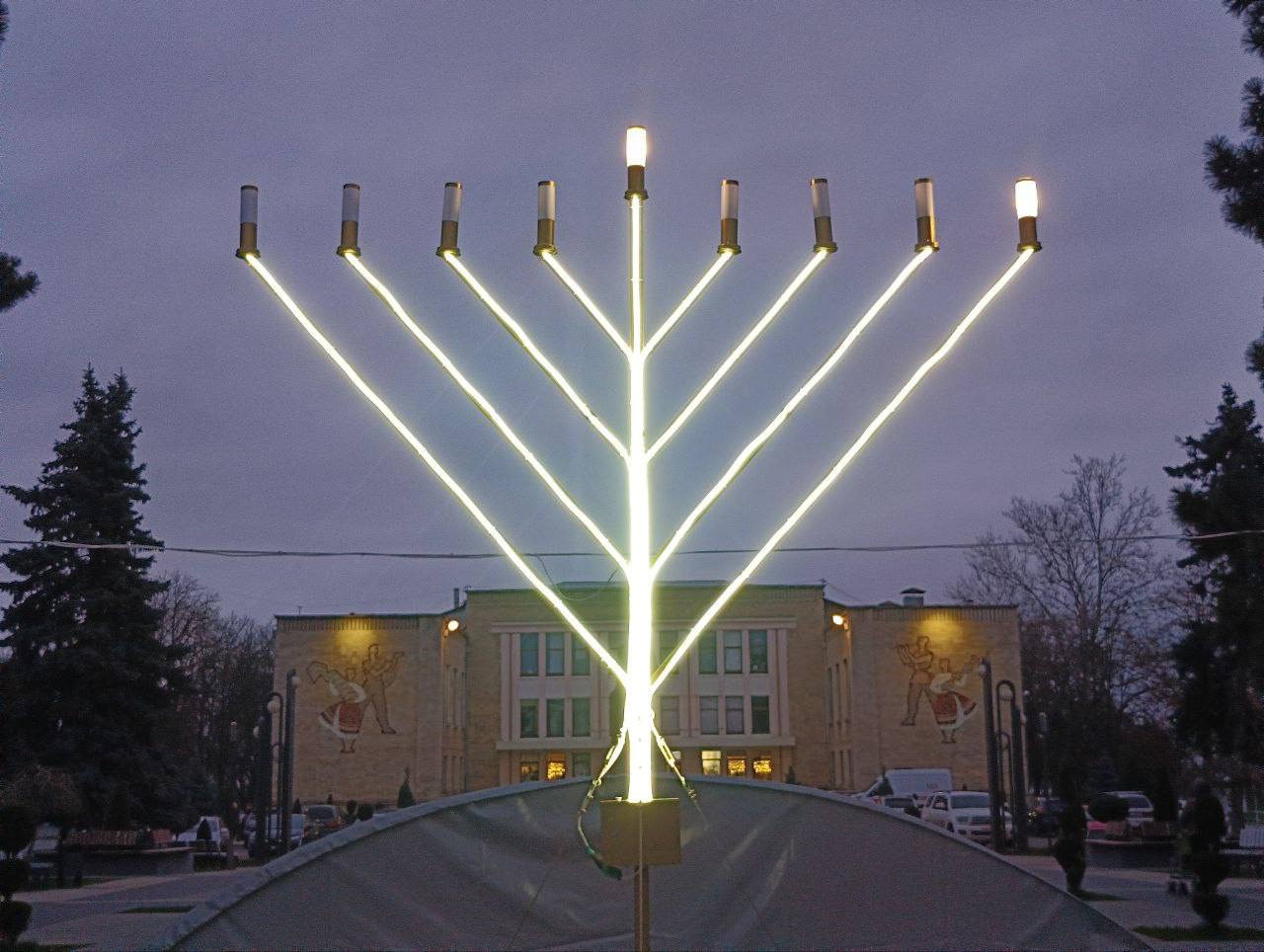 В Бендерах зажглись первые ханукальные свечи В Бендерах зажглись первые ханукальные свечи