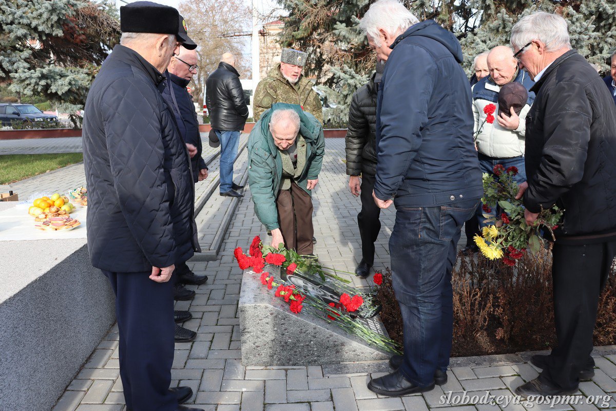 В Тирасполе и Слободзее почтили память Николая Остапенко В Тирасполе и Слободзее почтили память Николая Остапенко
