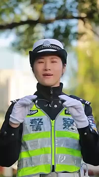 Китайские полицейские получили ИИ-очки – они позволяют за 1–2 секунды получить полную информацию о человеке или автомобиле: установить личность, проверить регистрацию и наличие нарушений