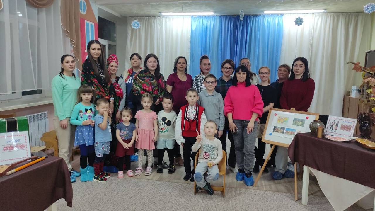 В МОУ «Бендерский детский сад №11» прошла творческая гостиная с родителями на тему «Мы — Приднестровский народ!» В МОУ «Бендерский детский сад №11» прошла творческая гостиная с родителями на тему «Мы — Приднестровский народ!»