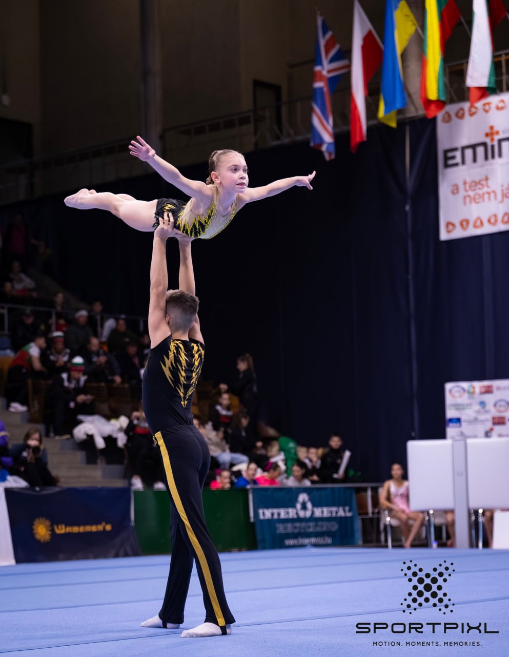 Приднестровские акробаты выступили на венгерском ковре