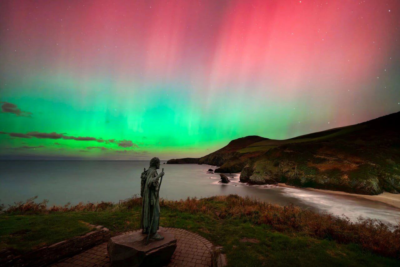 Показаны лучшие кадры северного сияния 2025 года Показаны лучшие кадры северного сияния 2025 года