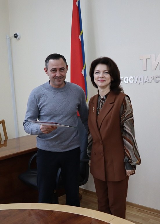 В Тирасполе состоялось торжественное награждение сотрудников столичной госадминистрации и руководителей столичных предприятий, которые оказали важное содействие в организации Единого дня голосования В Тирасполе состоялось торжественное награждение сотрудников столичной госадминистрации и руководителей столичных предприятий, которые оказали важное содействие в организации Единого дня голосования