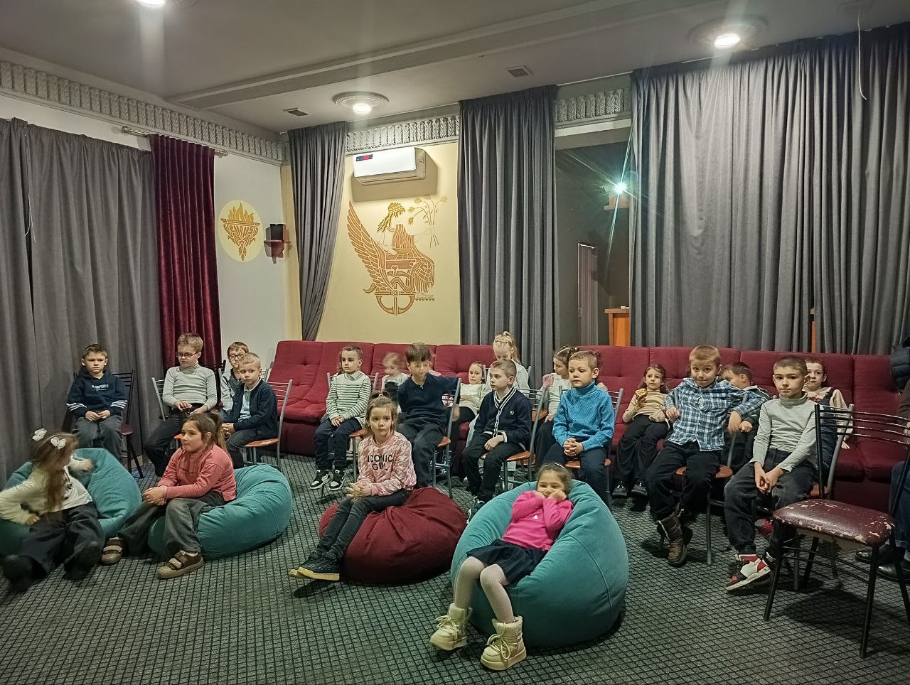 Сегодня в кинотеатре им. Горького начался двухдневный фестиваль «В гостях у новогодней сказки» Сегодня в кинотеатре им. Горького начался двухдневный фестиваль «В гостях у новогодней сказки»