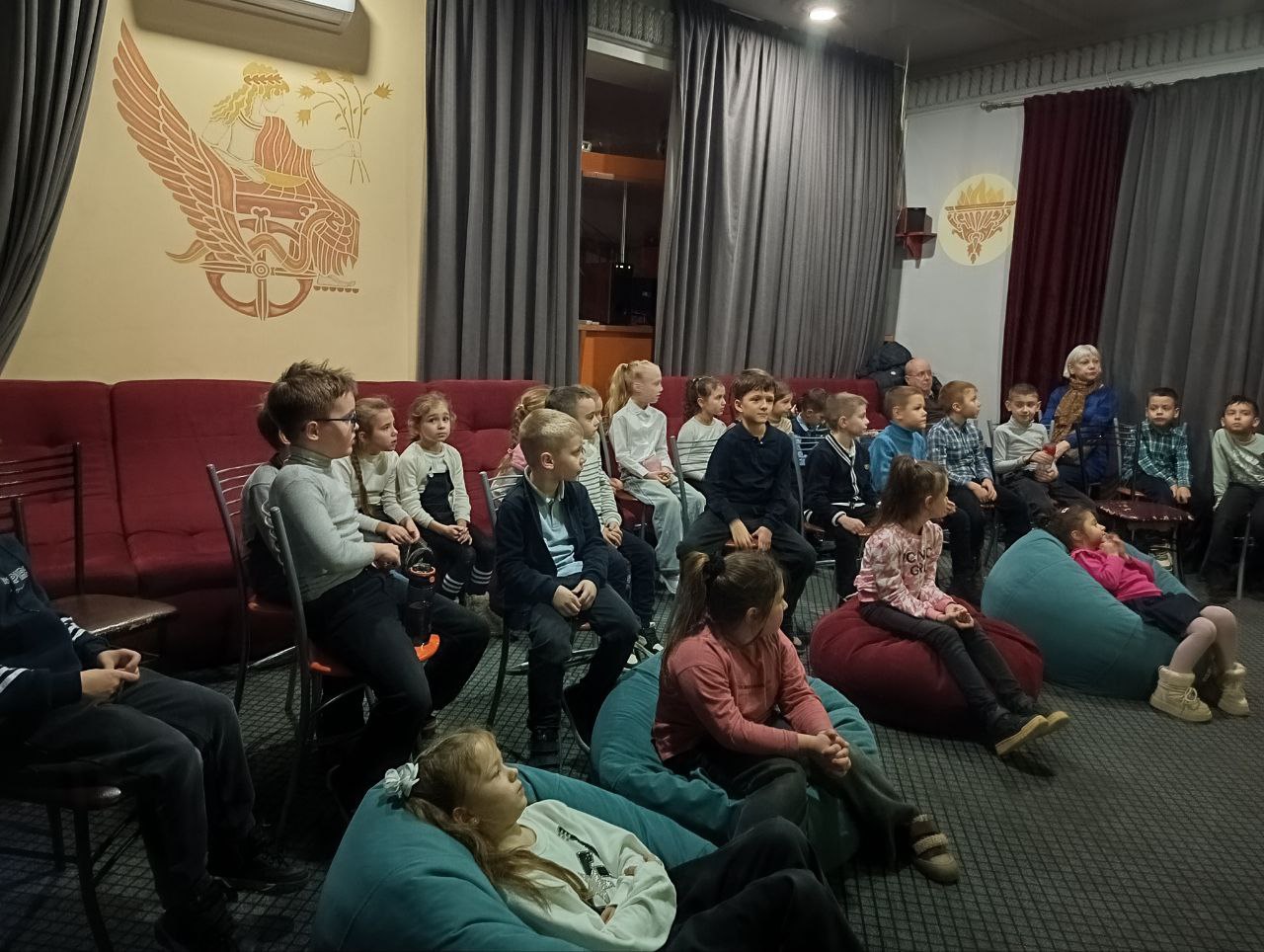 Сегодня в кинотеатре им. Горького начался двухдневный фестиваль «В гостях у новогодней сказки» Сегодня в кинотеатре им. Горького начался двухдневный фестиваль «В гостях у новогодней сказки»