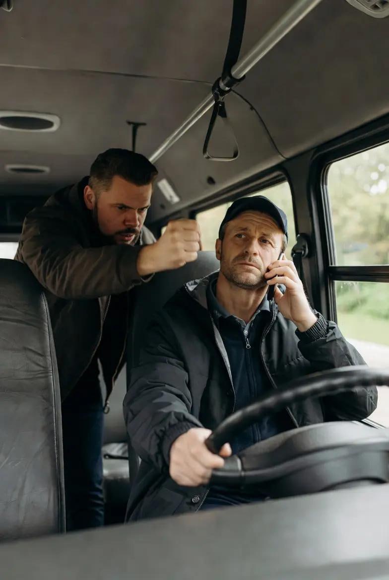 Пьяный пассажир ударил водителя маршрутки Тирасполь – Днестровск за разговоры по телефону за рулём