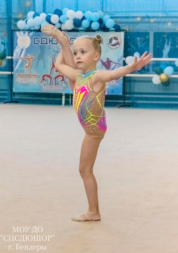 Завершая спортивный календарь 2025 года, 13 декабря в СК «Шелковик» состоялось Открытое первенство СДЮШОР № 1 по художественной гимнастике Завершая спортивный календарь 2025 года, 13 декабря в СК «Шелковик» состоялось Открытое первенство СДЮШОР № 1 по художественной гимнастике