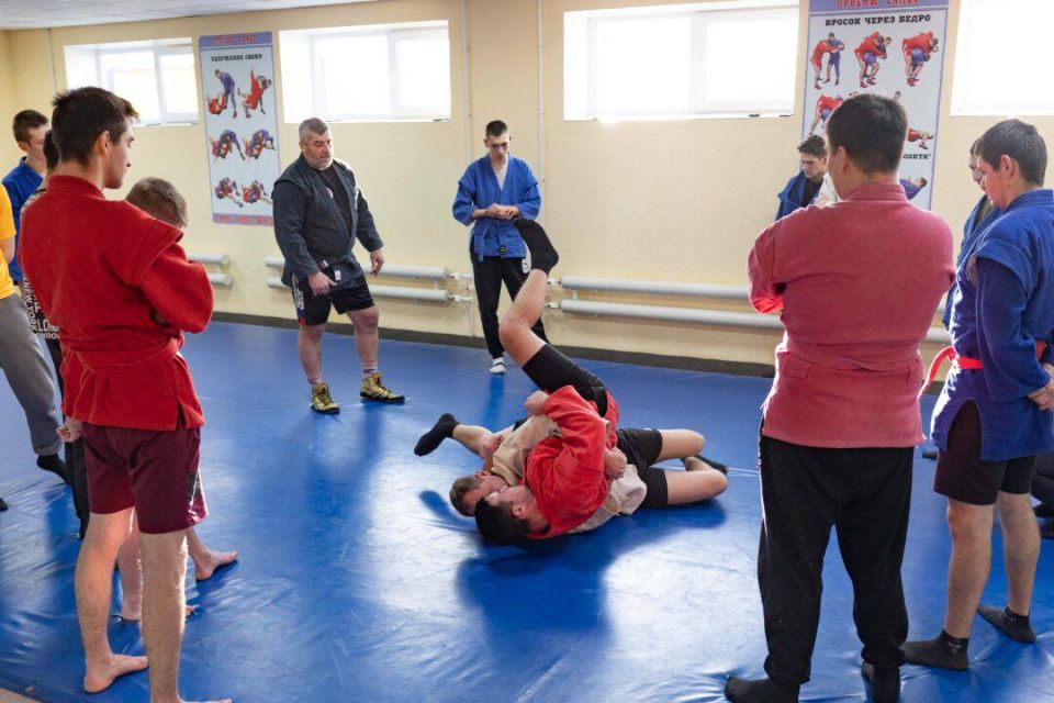 СПОРТИВНЫЙ КЛУБ АРМИИ ПРОВОДИТ СБОРЫ С ИНСТРУКТОРАМИ ПО БОРЬБЕ САМБО