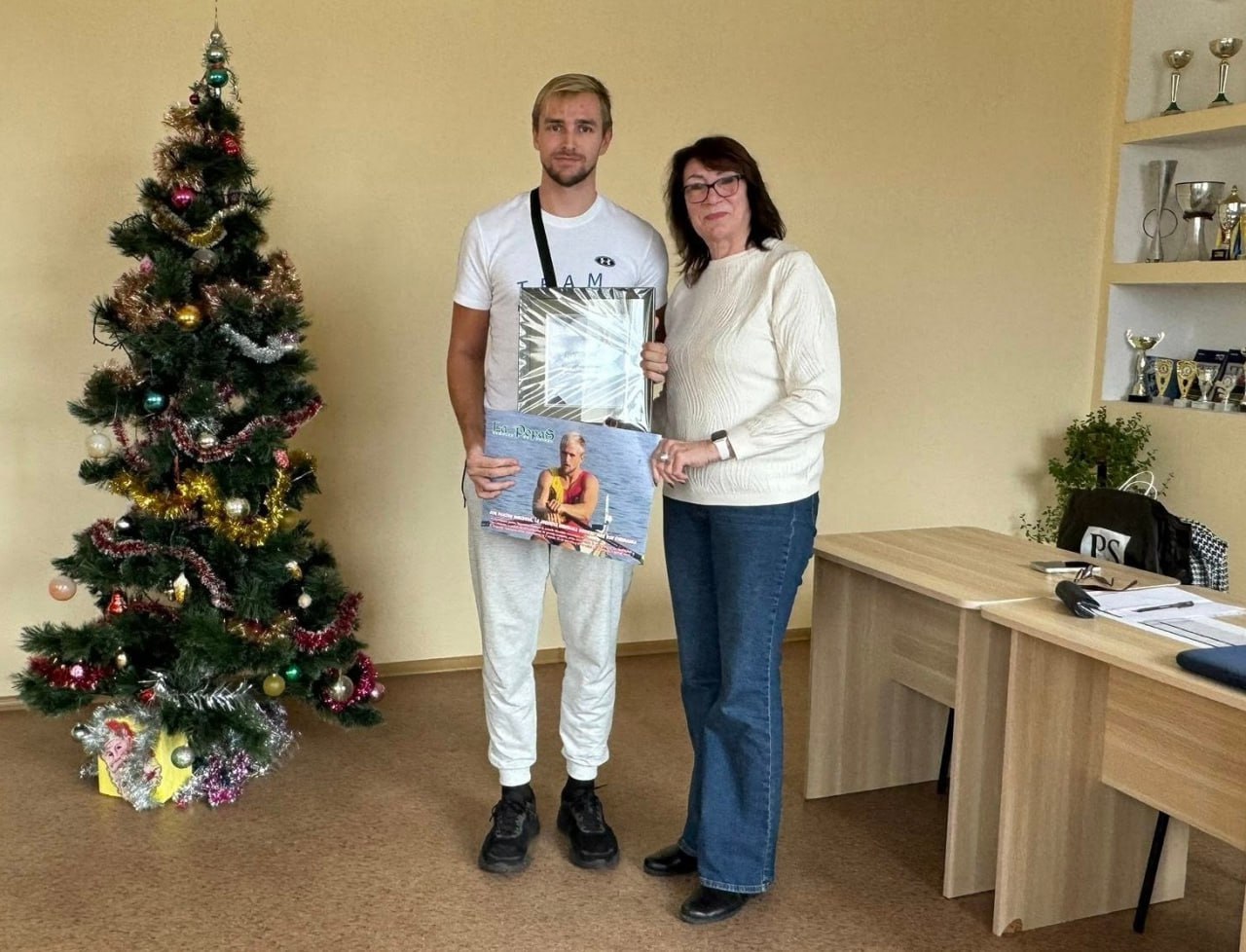 Олимпийская чемпионка из Тирасполя Лариса Попова наградила лучших в этом сезоне гребцов-академистов