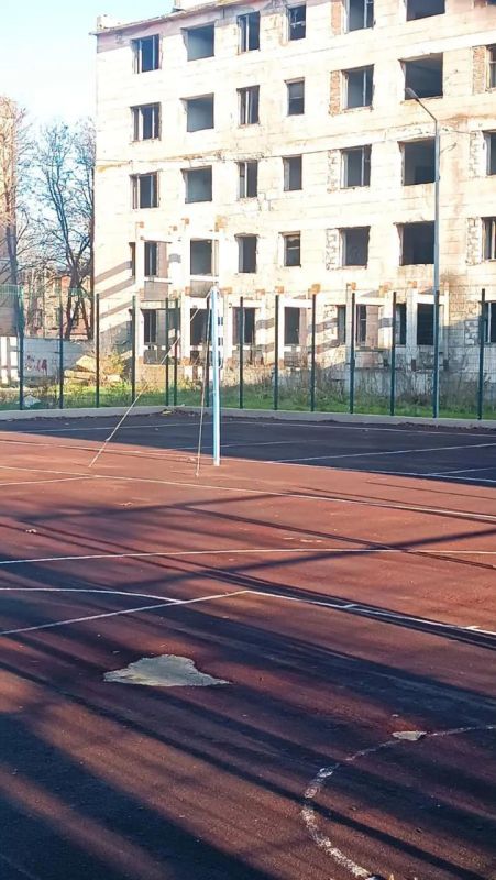 На этой спортплощадке в Днестровске избили 15-летнего подростка