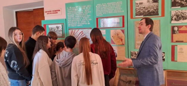 Память сильнее времени. Ученики 8 «А» класса 16-й школы побывали в селе Кицканы, где посетили Музей боевой славы