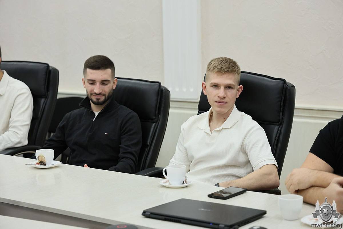 Предновогоднее чаепитие с министром внутренних дел Предновогоднее чаепитие с министром внутренних дел