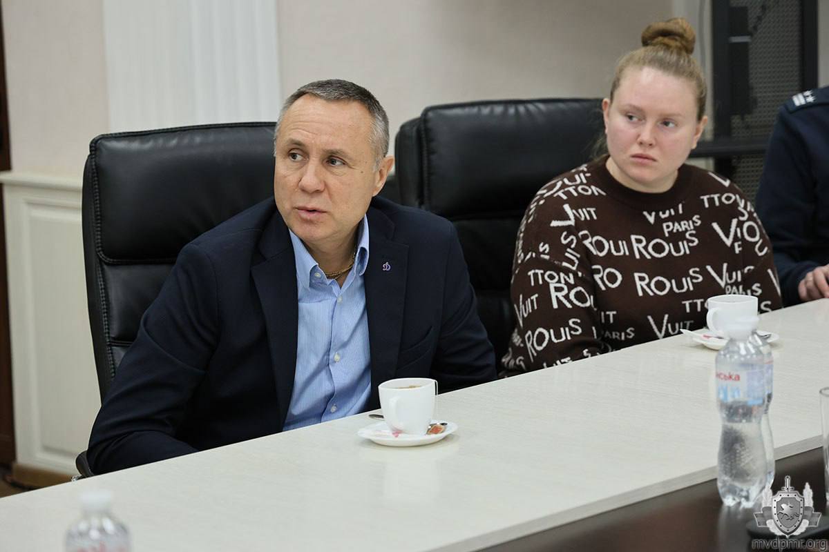 Предновогоднее чаепитие с министром внутренних дел Предновогоднее чаепитие с министром внутренних дел