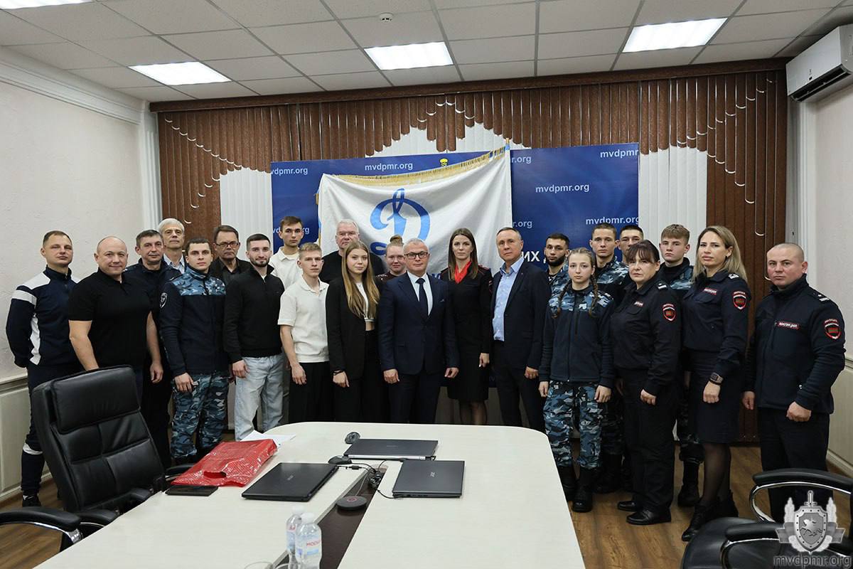 Предновогоднее чаепитие с министром внутренних дел Предновогоднее чаепитие с министром внутренних дел