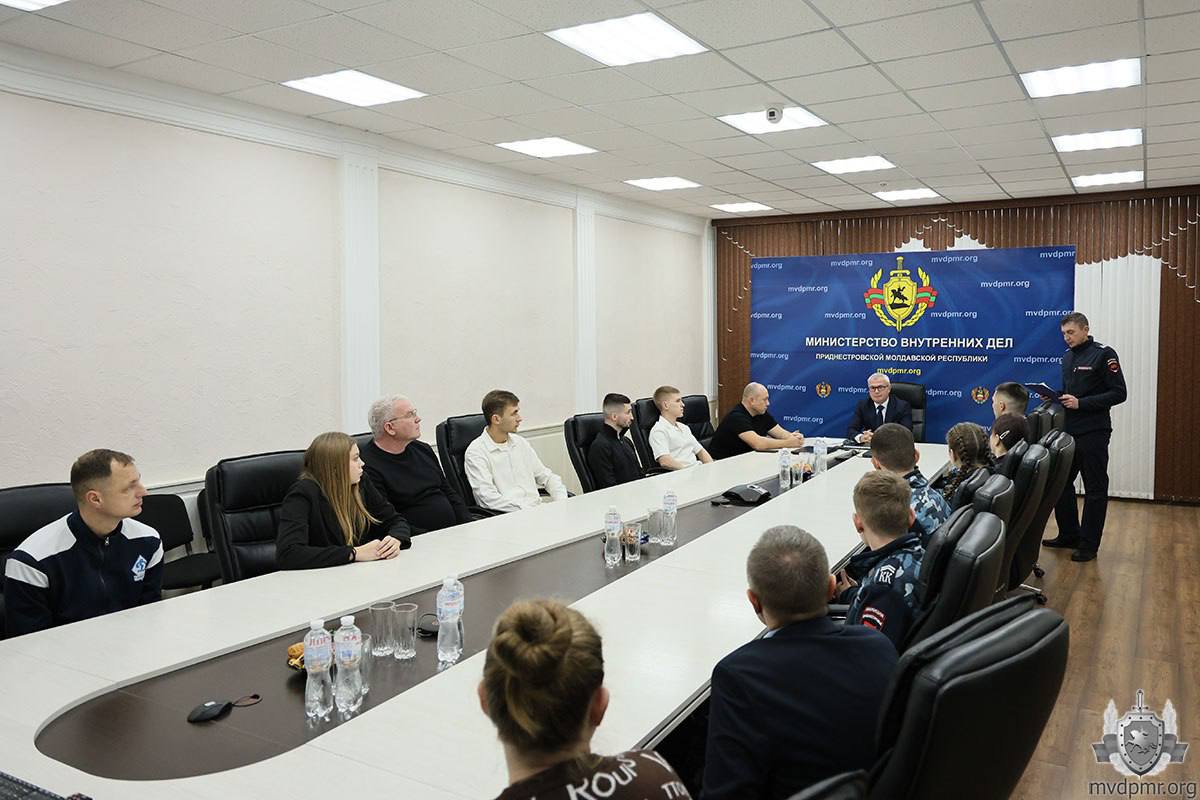 Предновогоднее чаепитие с министром внутренних дел Предновогоднее чаепитие с министром внутренних дел