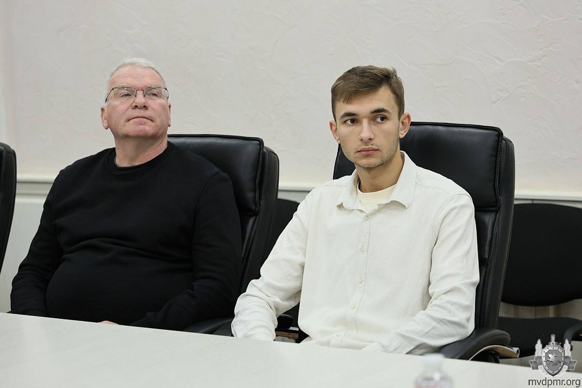 Предновогоднее чаепитие с министром внутренних дел Предновогоднее чаепитие с министром внутренних дел