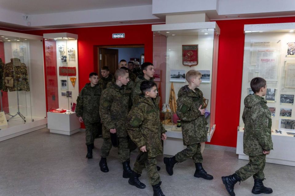 СУВОРОВЦЫ ПОСЕТИЛИ БЕНДЕРСКИЕ МУЗЕИ СУВОРОВЦЫ ПОСЕТИЛИ БЕНДЕРСКИЕ МУЗЕИ