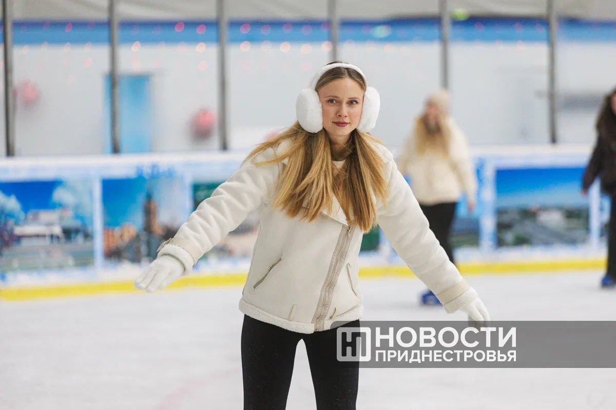 Ледовый каток переходит на праздничный график
