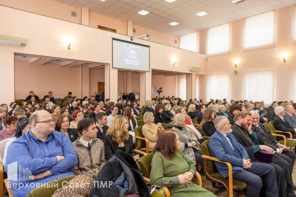 В ПГУ состоялся круглый стол, приуроченный к 35-летию факультета государственного управления и социально-гуманитарных наук В ПГУ состоялся круглый стол, приуроченный к 35-летию факультета государственного управления и социально-гуманитарных наук