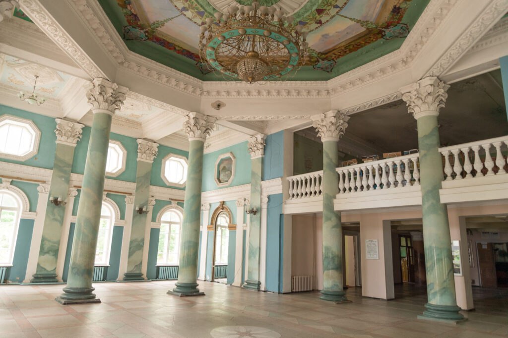 Чобручи устраивают сельский парад Дедов Морозов