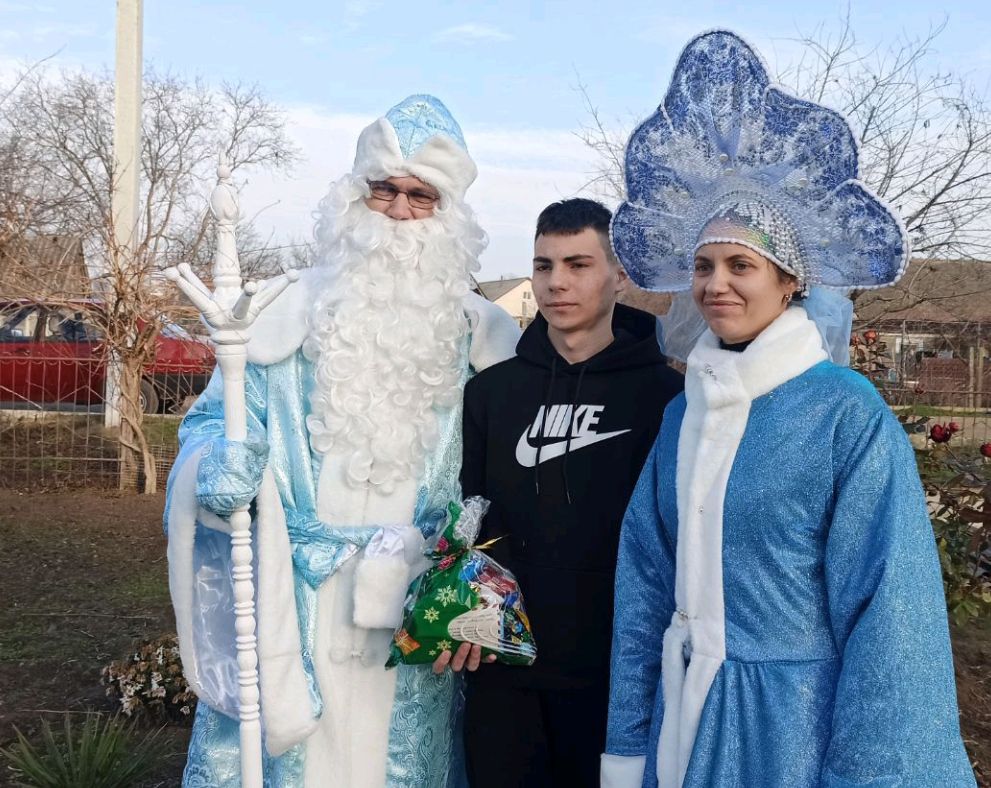 Приднестровским ребятишкам, которые нуждаются в особой заботе, продолжают вручать новогодние подарки от Президента