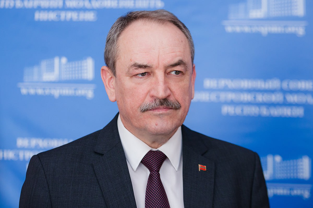 Правительство в 2026 году сможет перераспределять средства целевых бюджетных фондов, включая Дорожный фонд и Фонд капитальных вложений, на выплату зарплат, пенсий и пособий в случае недобора налоговых поступлений