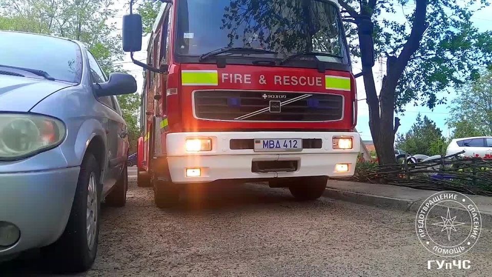 ГУпЧС напоминает об ответственности за нарушение правил пожарной безопасности, касающихся стоянки авто в местах, которые создают помехи для проезда и работы пожарной техники