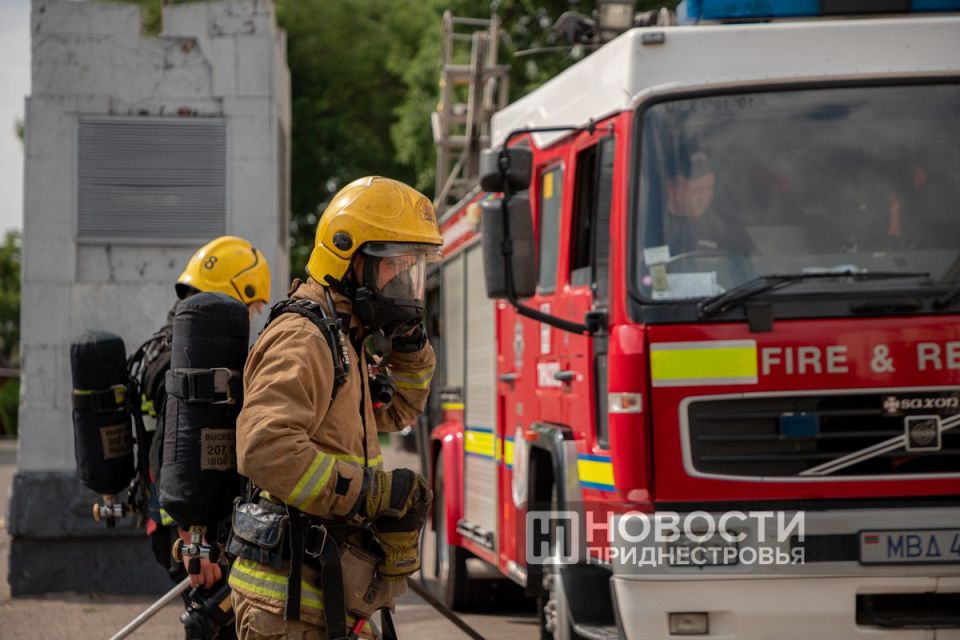 Пожар в многоэтажке по ул. Одесской в Тирасполе этой ночью тушили огнеборцы
